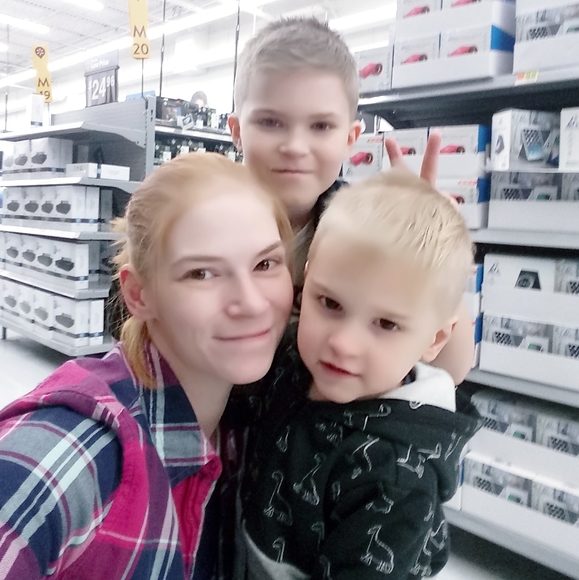 Meet your Posher, Amber - Picture 1 of 16